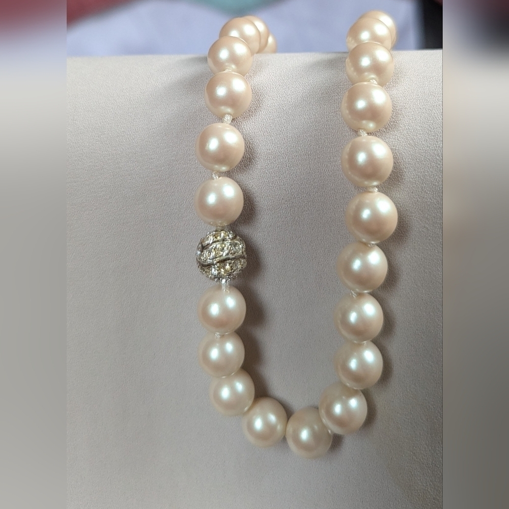 Liz & Co. Necklace 8", 2" extension faux pearl signed, rhinestone bead